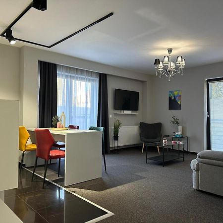Luxury Glam Apartments & Studios Near Coresi Mall Brasov Luaran gambar