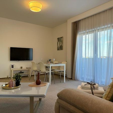 Luxury Glam Apartments & Studios Near Coresi Mall Brasov Luaran gambar