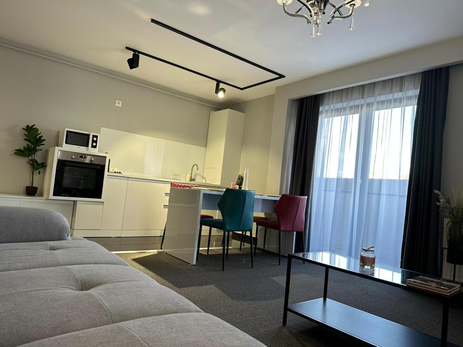 Luxury Glam Apartments & Studios Near Coresi Mall Brasov Luaran gambar