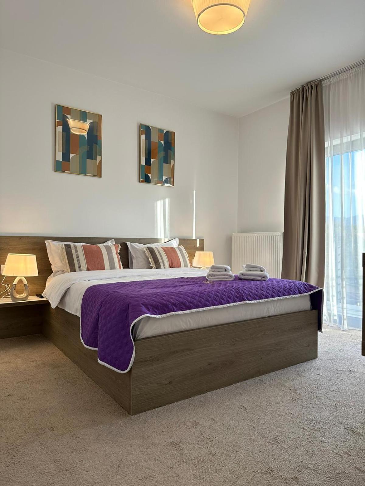 Luxury Glam Apartments & Studios Near Coresi Mall Brasov Luaran gambar