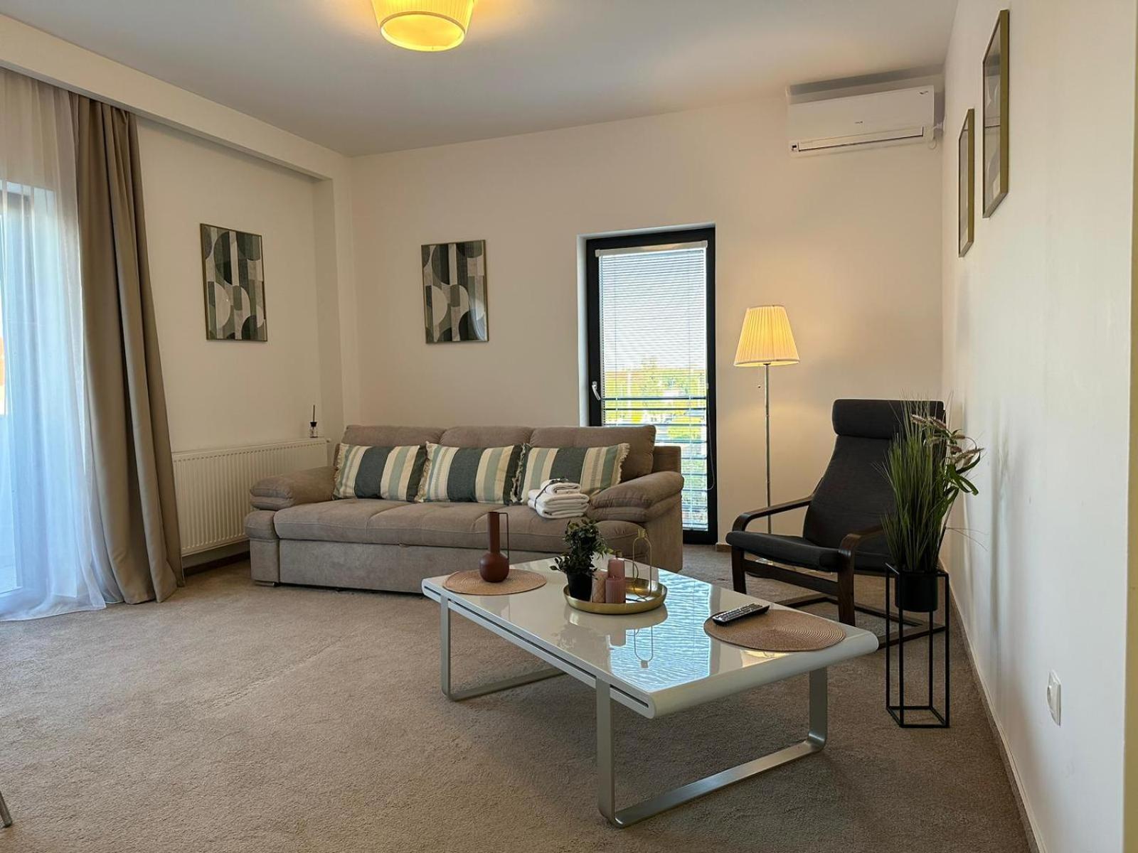 Luxury Glam Apartments & Studios Near Coresi Mall Brasov Luaran gambar