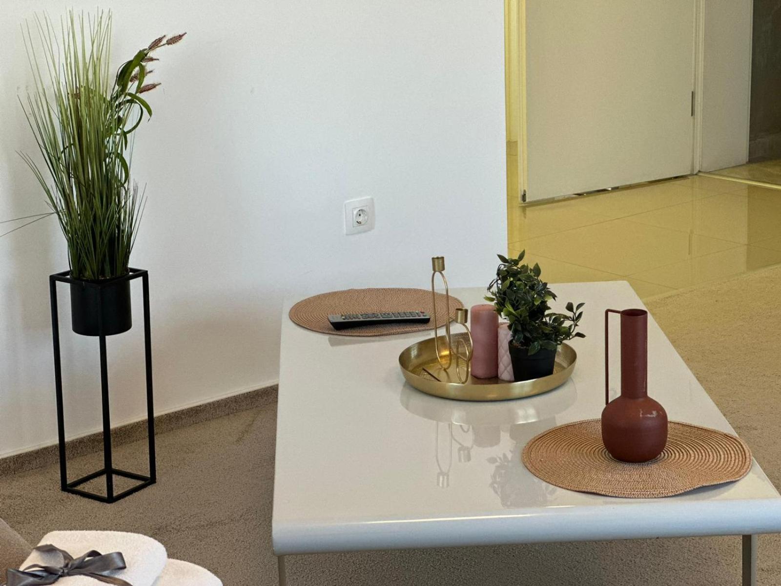 Luxury Glam Apartments & Studios Near Coresi Mall Brasov Luaran gambar