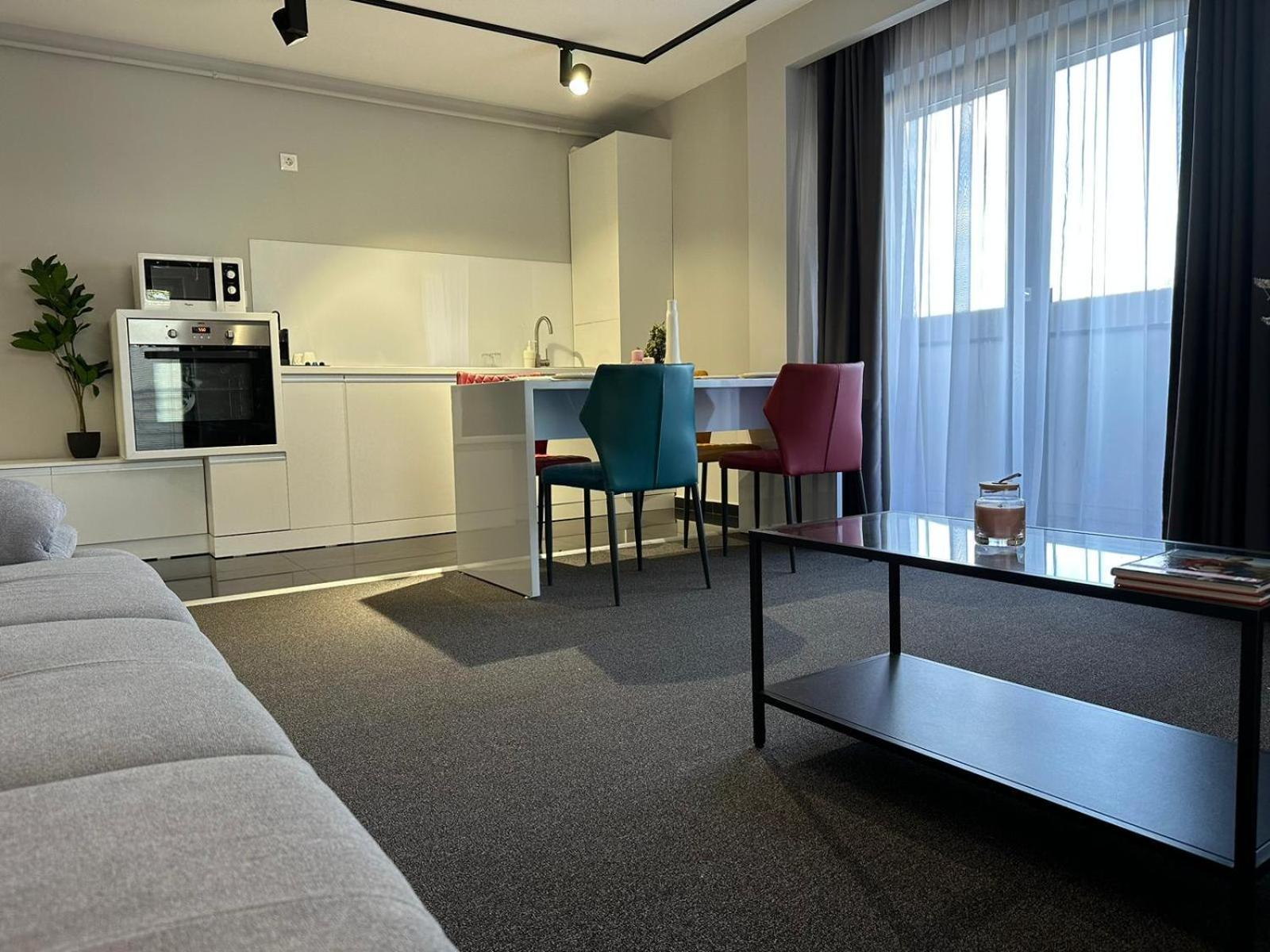 Luxury Glam Apartments & Studios Near Coresi Mall Brasov Luaran gambar