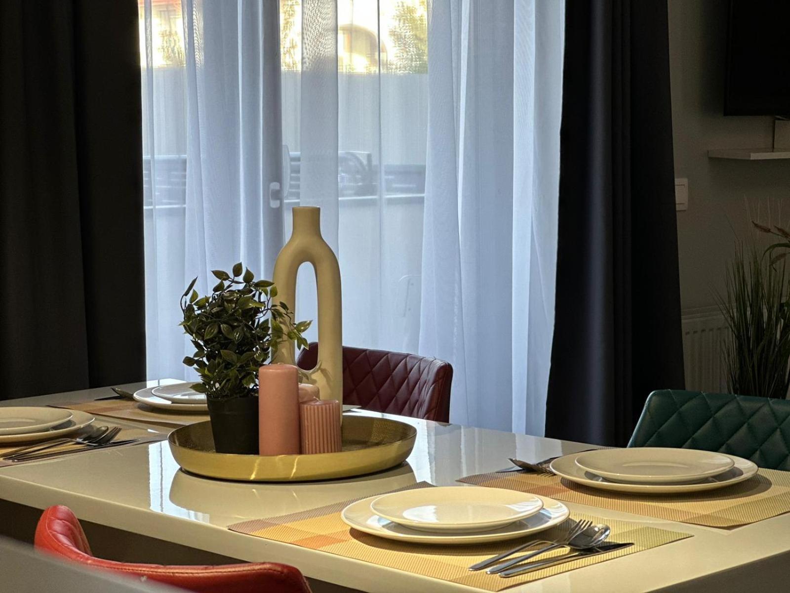 Luxury Glam Apartments & Studios Near Coresi Mall Brasov Luaran gambar