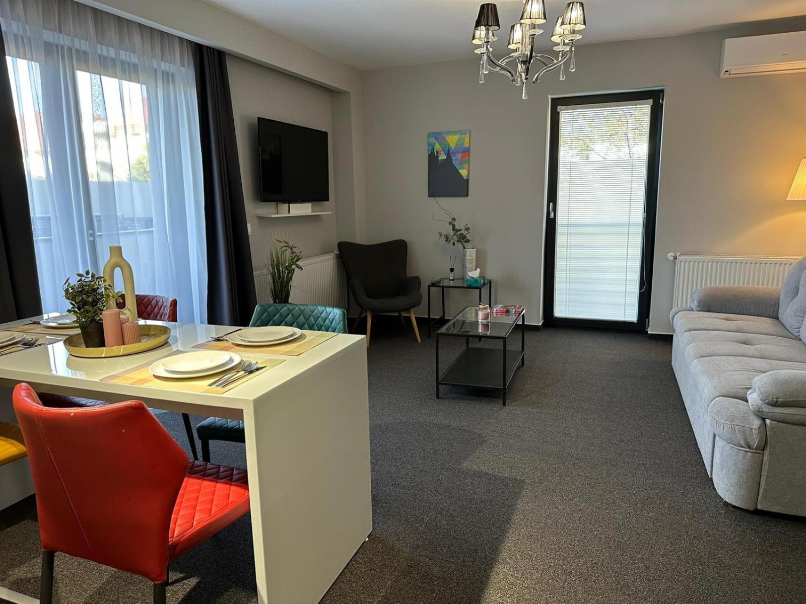 Luxury Glam Apartments & Studios Near Coresi Mall Brasov Luaran gambar
