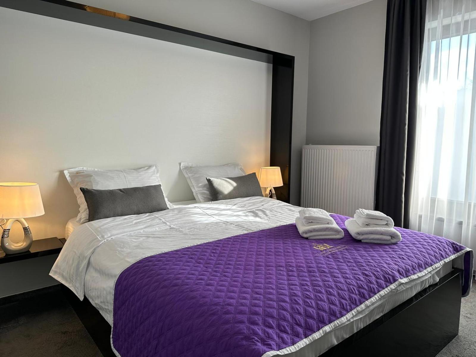 Luxury Glam Apartments & Studios Near Coresi Mall Brasov Luaran gambar