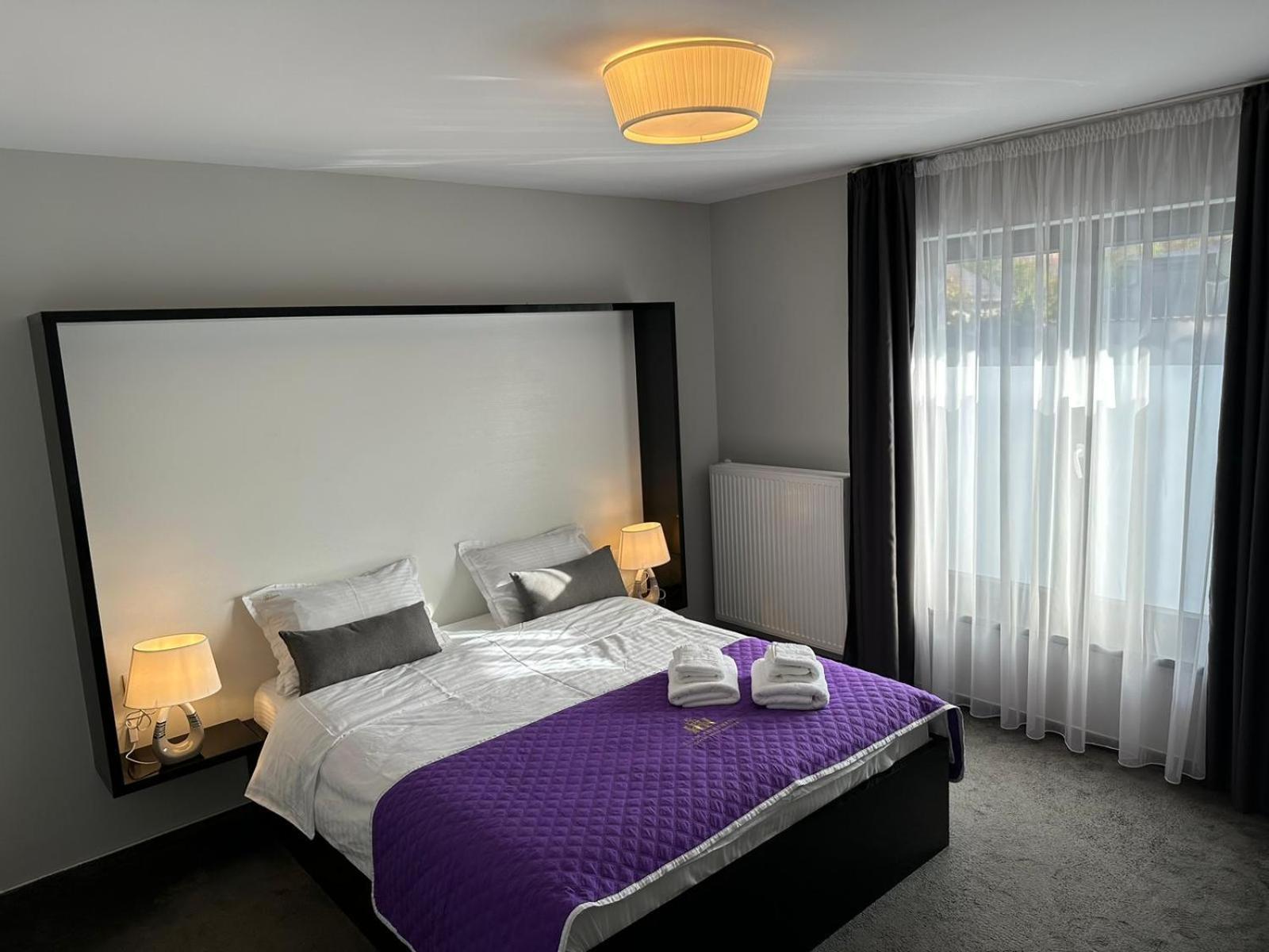 Luxury Glam Apartments & Studios Near Coresi Mall Brasov Luaran gambar