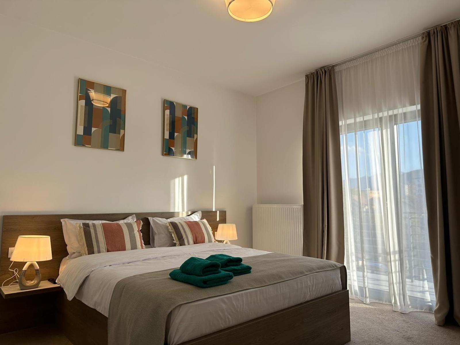Luxury Glam Apartments & Studios Near Coresi Mall Brasov Luaran gambar