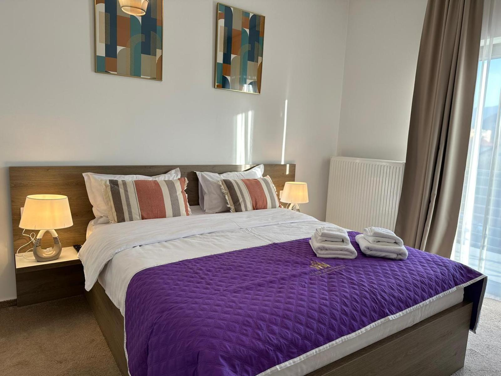 Luxury Glam Apartments & Studios Near Coresi Mall Brasov Luaran gambar