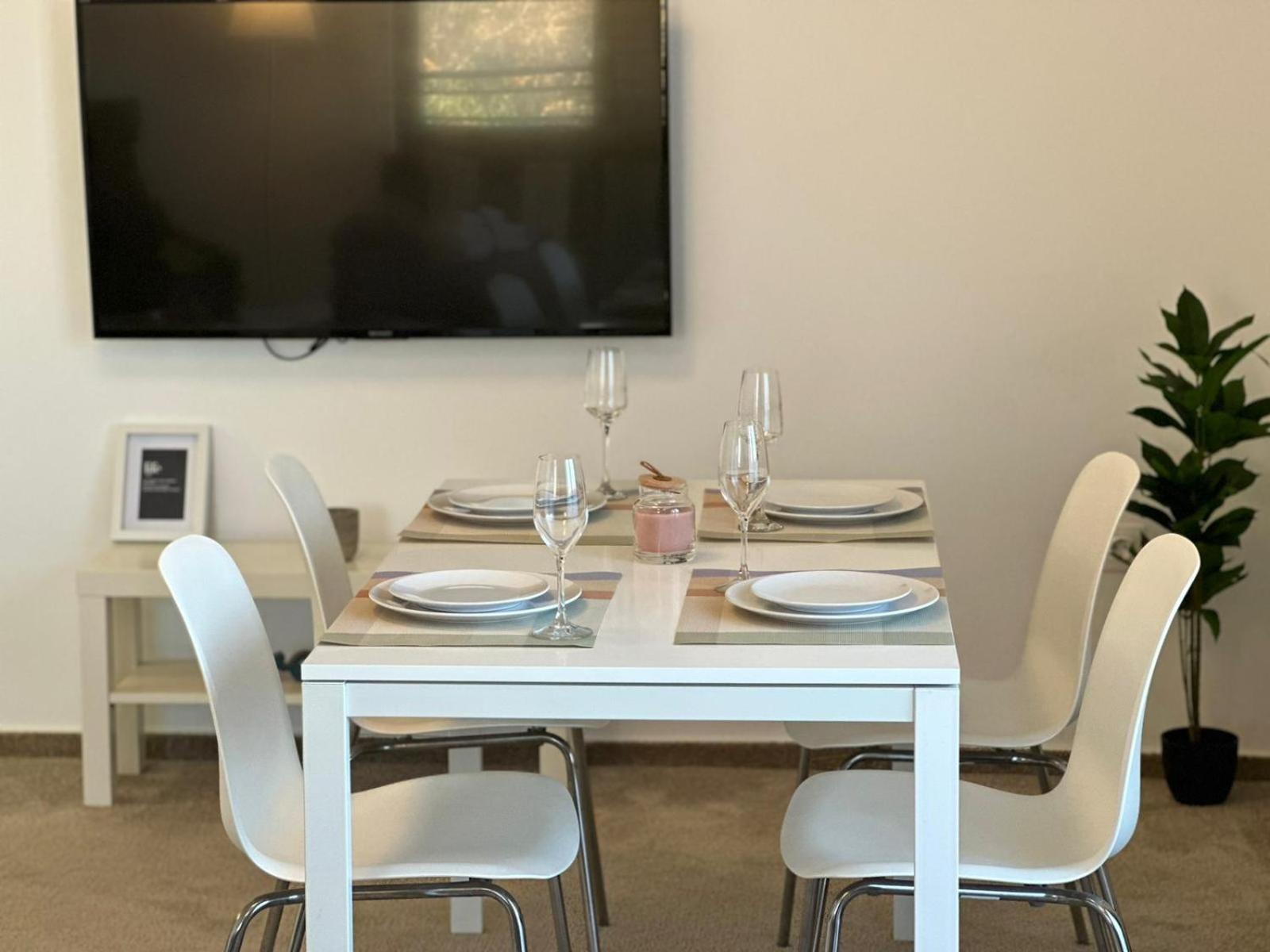 Luxury Glam Apartments & Studios Near Coresi Mall Brasov Luaran gambar