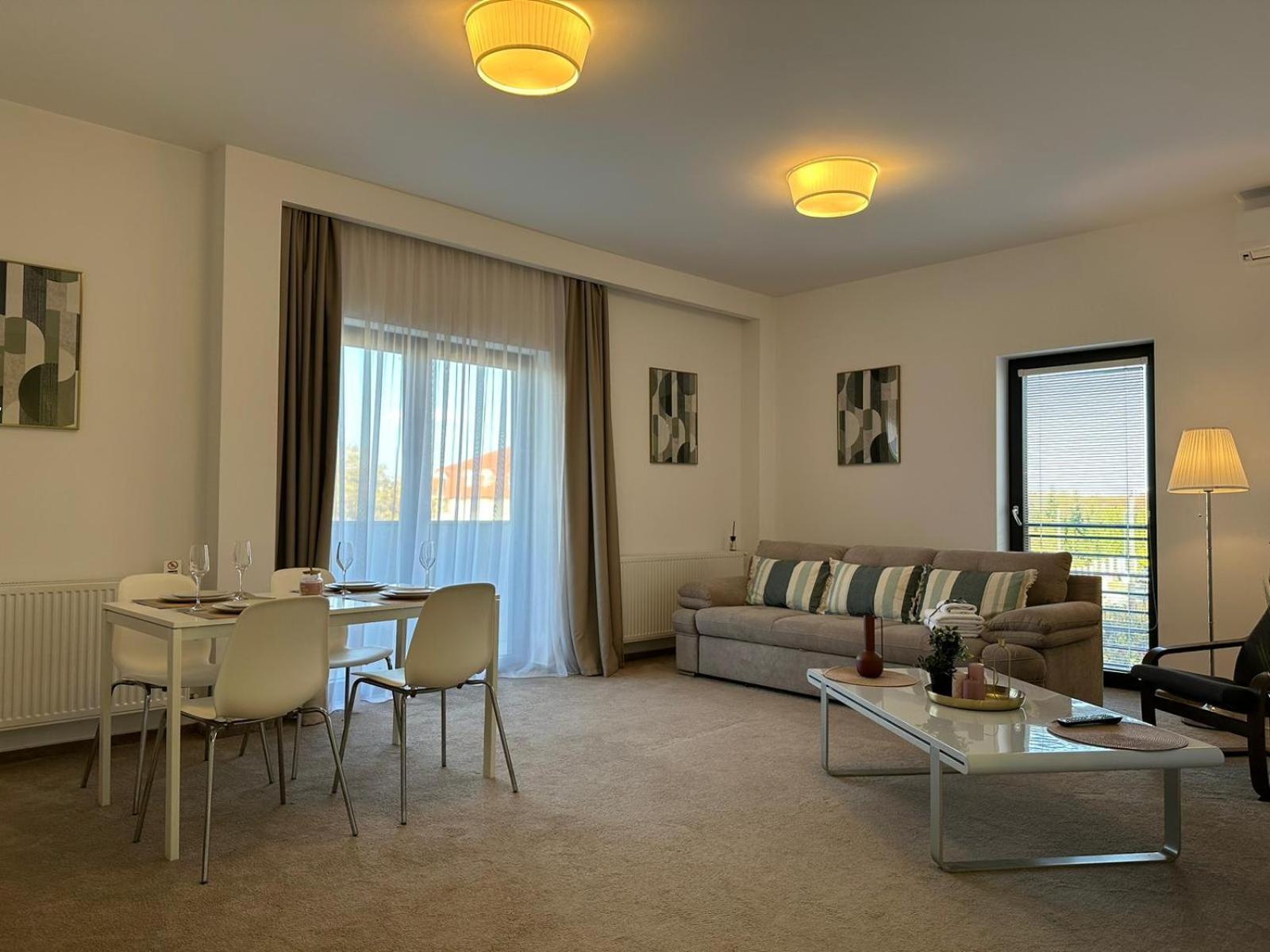 Luxury Glam Apartments & Studios Near Coresi Mall Brasov Luaran gambar