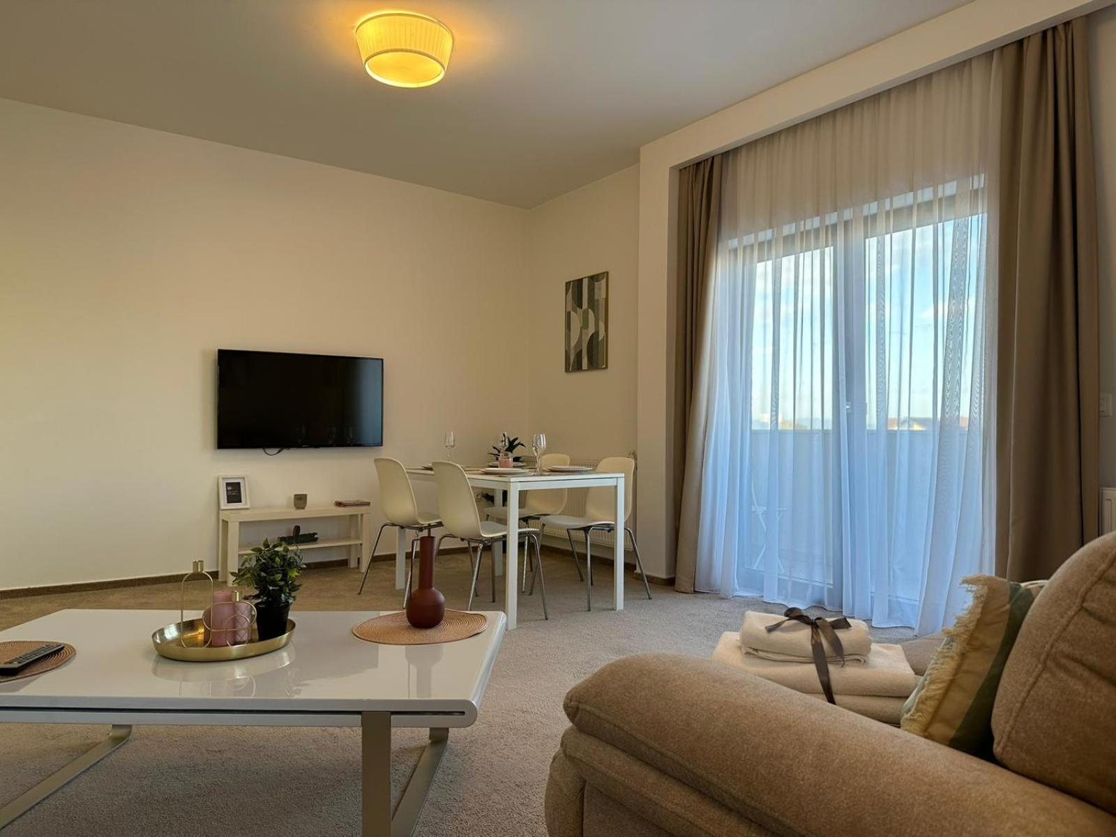 Luxury Glam Apartments & Studios Near Coresi Mall Brasov Luaran gambar