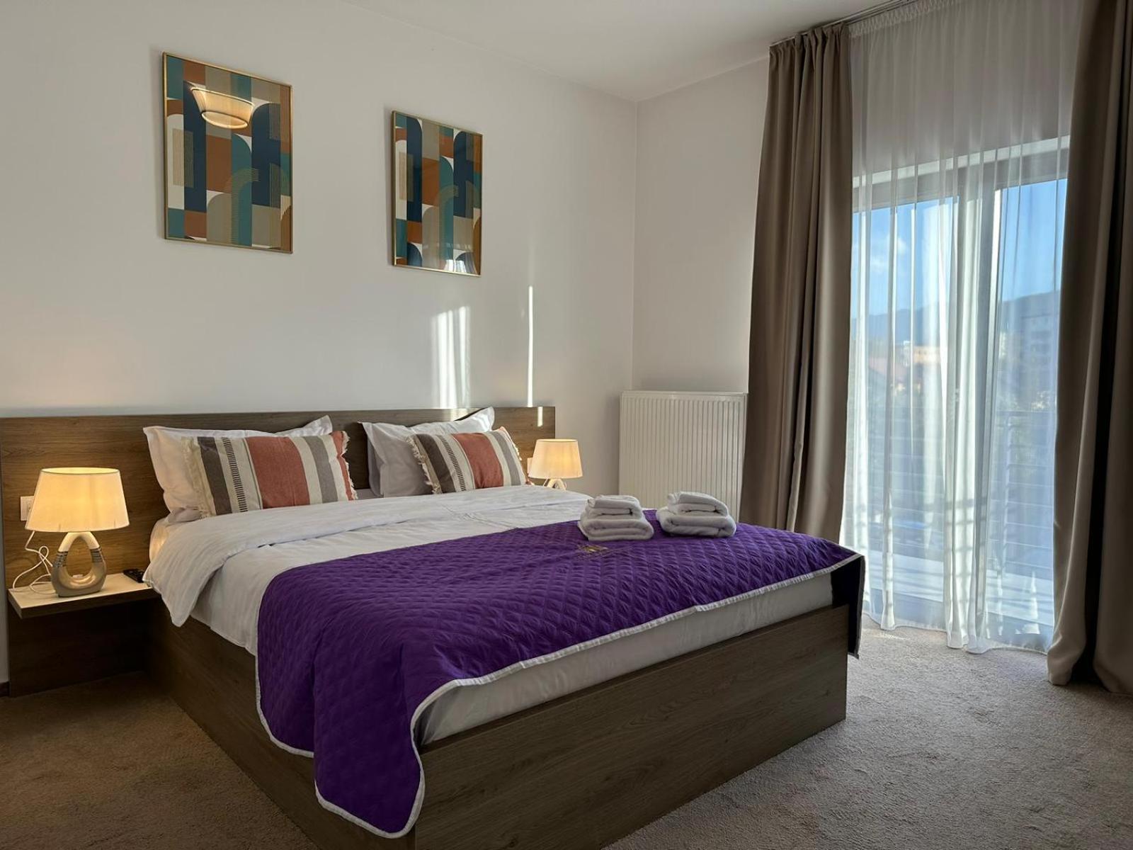 Luxury Glam Apartments & Studios Near Coresi Mall Brasov Luaran gambar