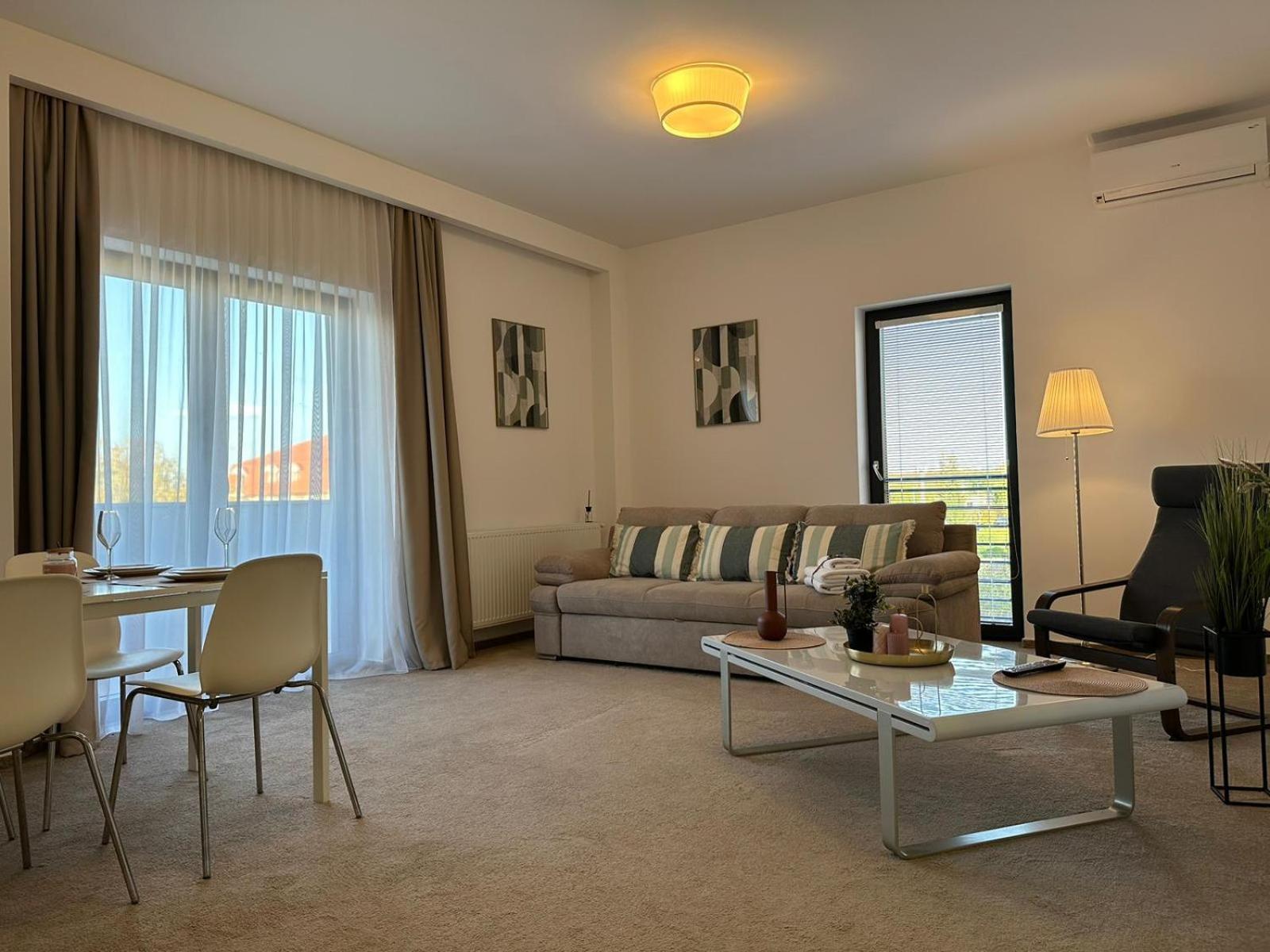Luxury Glam Apartments & Studios Near Coresi Mall Brasov Luaran gambar
