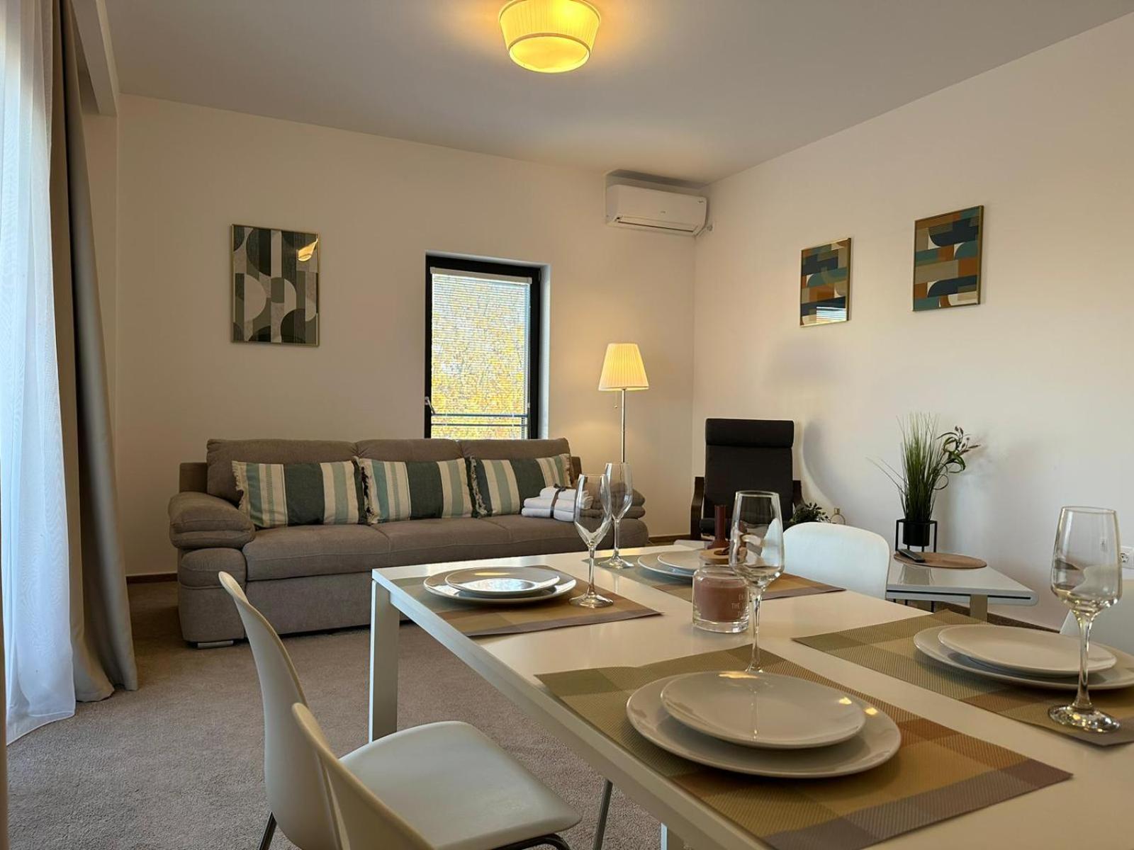 Luxury Glam Apartments & Studios Near Coresi Mall Brasov Luaran gambar