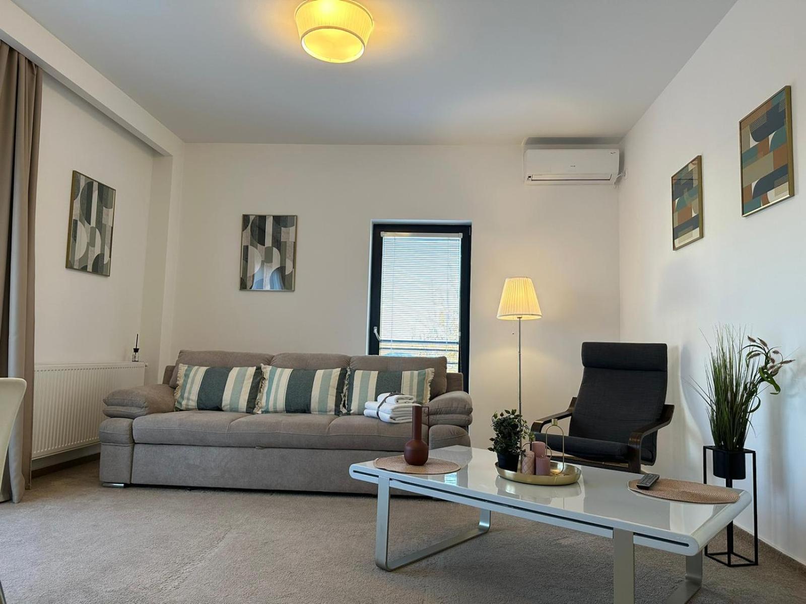 Luxury Glam Apartments & Studios Near Coresi Mall Brasov Luaran gambar