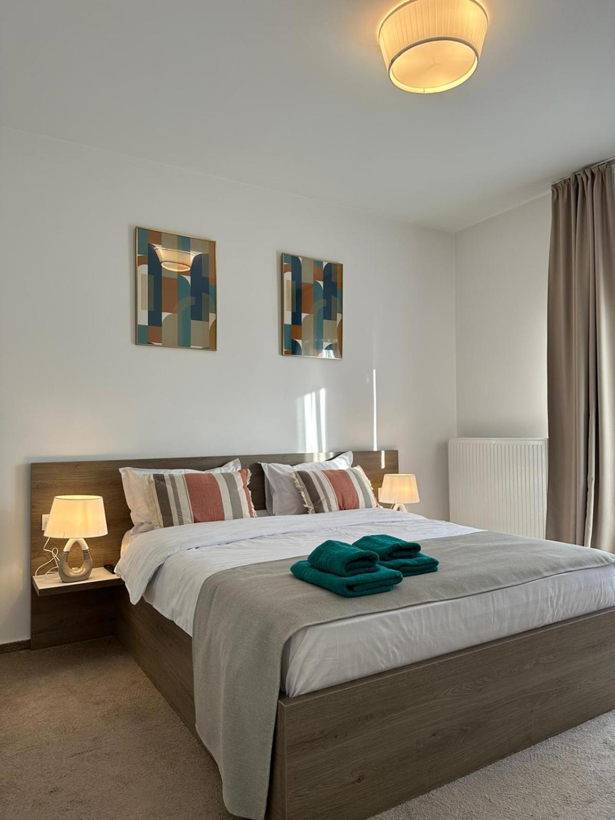 Luxury Glam Apartments & Studios Near Coresi Mall Brasov Luaran gambar