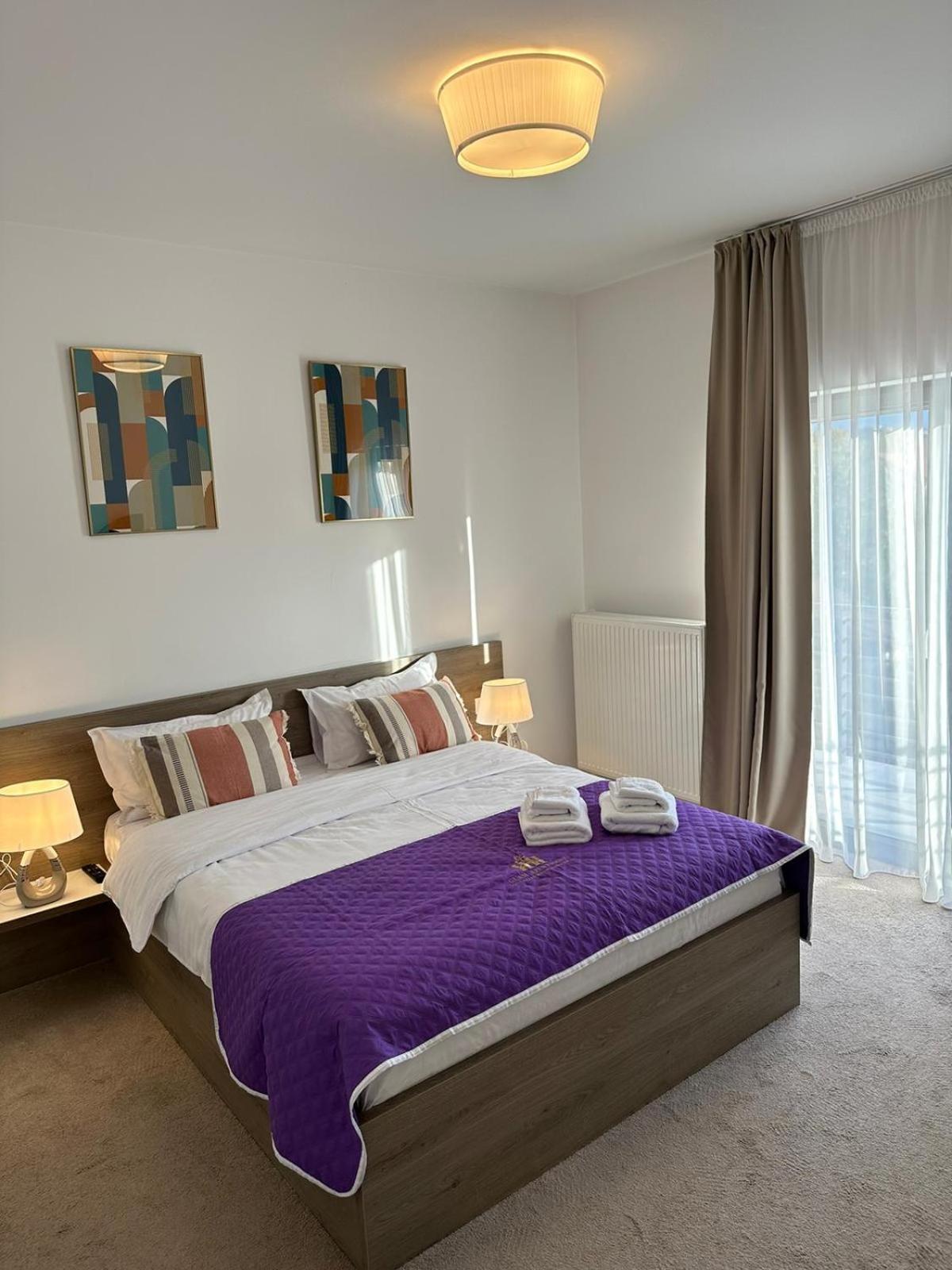Luxury Glam Apartments & Studios Near Coresi Mall Brasov Luaran gambar