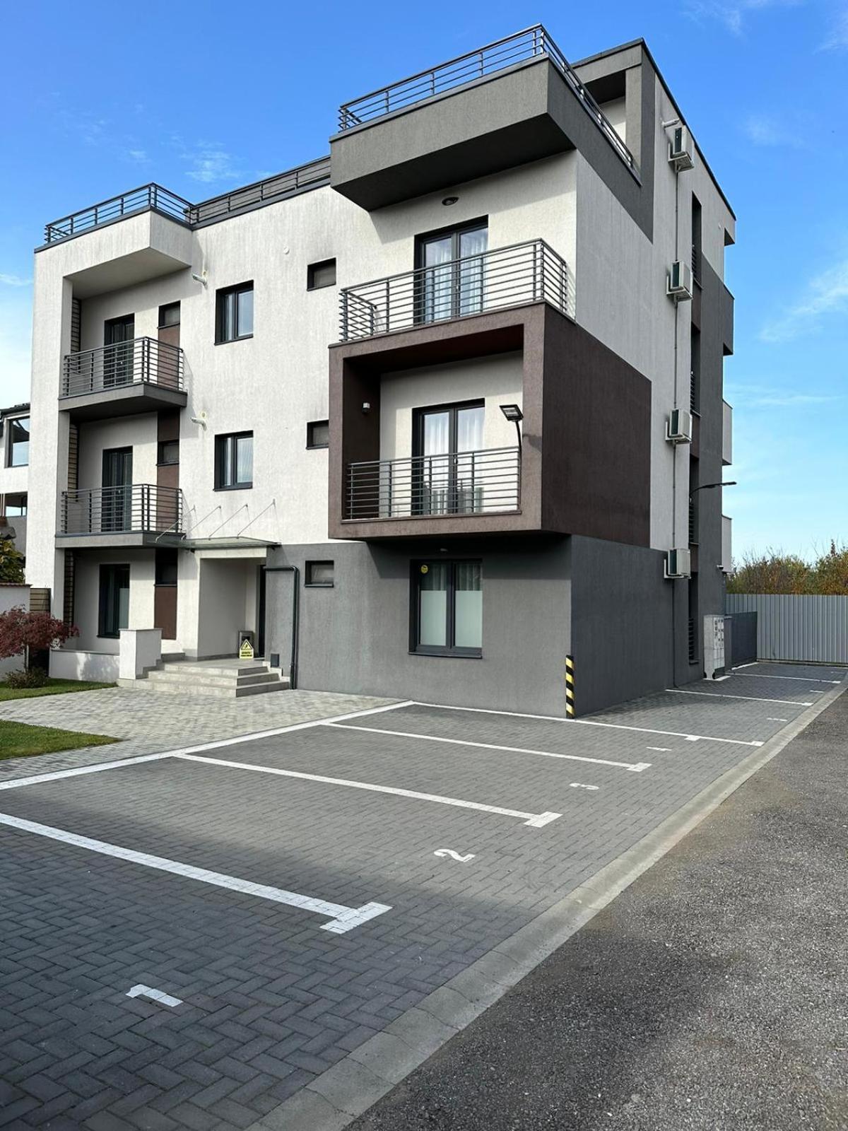 Luxury Glam Apartments & Studios Near Coresi Mall Brasov Luaran gambar
