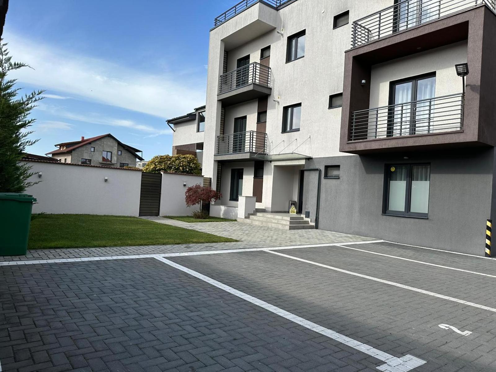 Luxury Glam Apartments & Studios Near Coresi Mall Brasov Luaran gambar