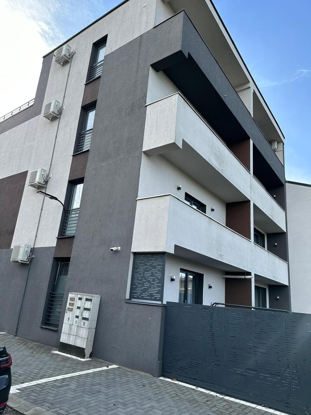 Luxury Glam Apartments & Studios Near Coresi Mall Brasov Luaran gambar