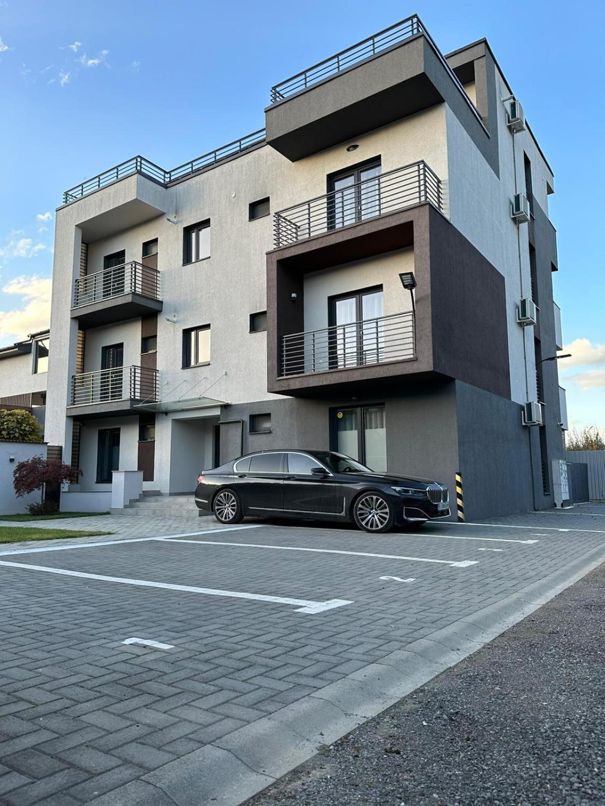 Luxury Glam Apartments & Studios Near Coresi Mall Brasov Luaran gambar