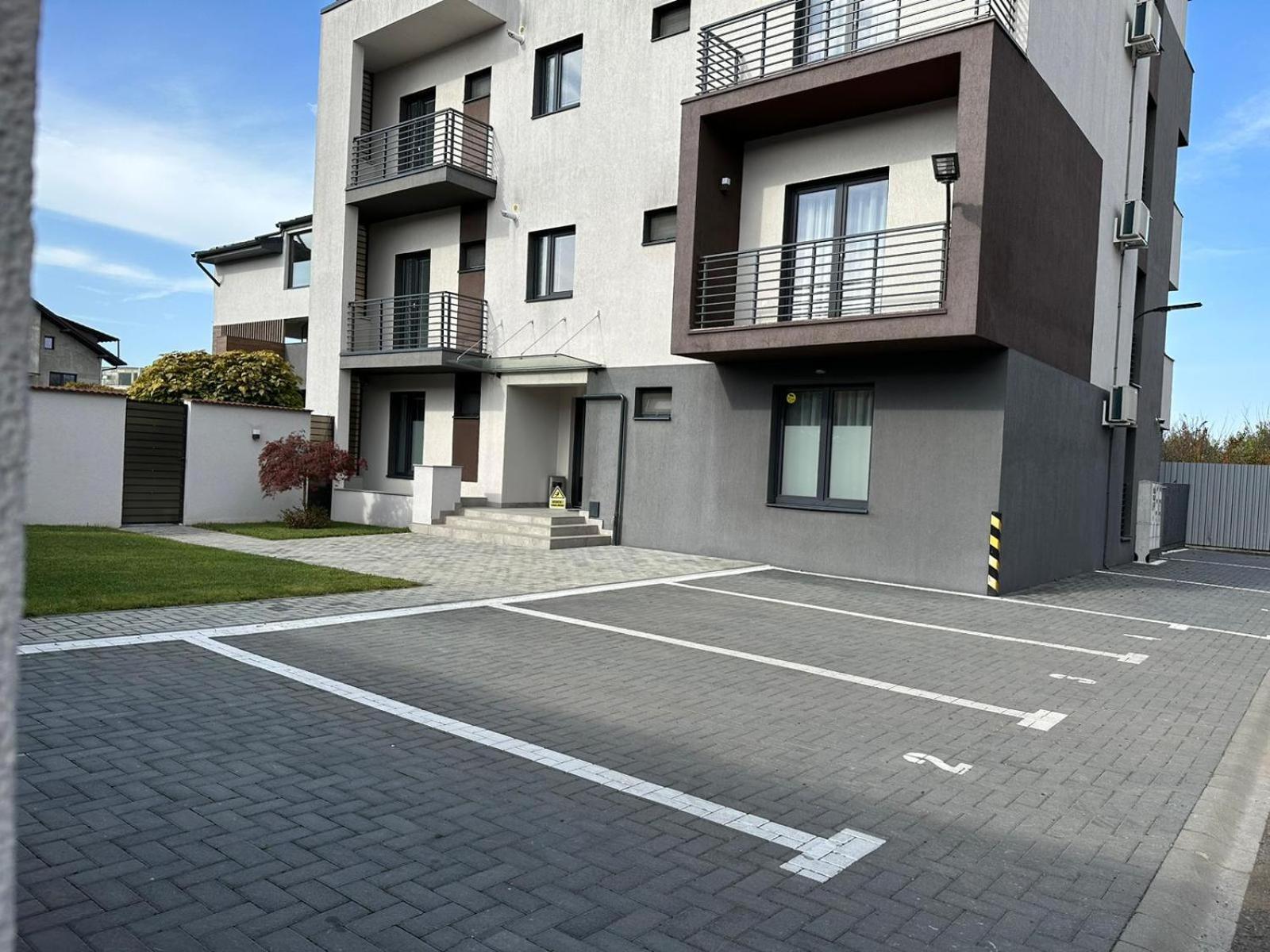 Luxury Glam Apartments & Studios Near Coresi Mall Brasov Luaran gambar