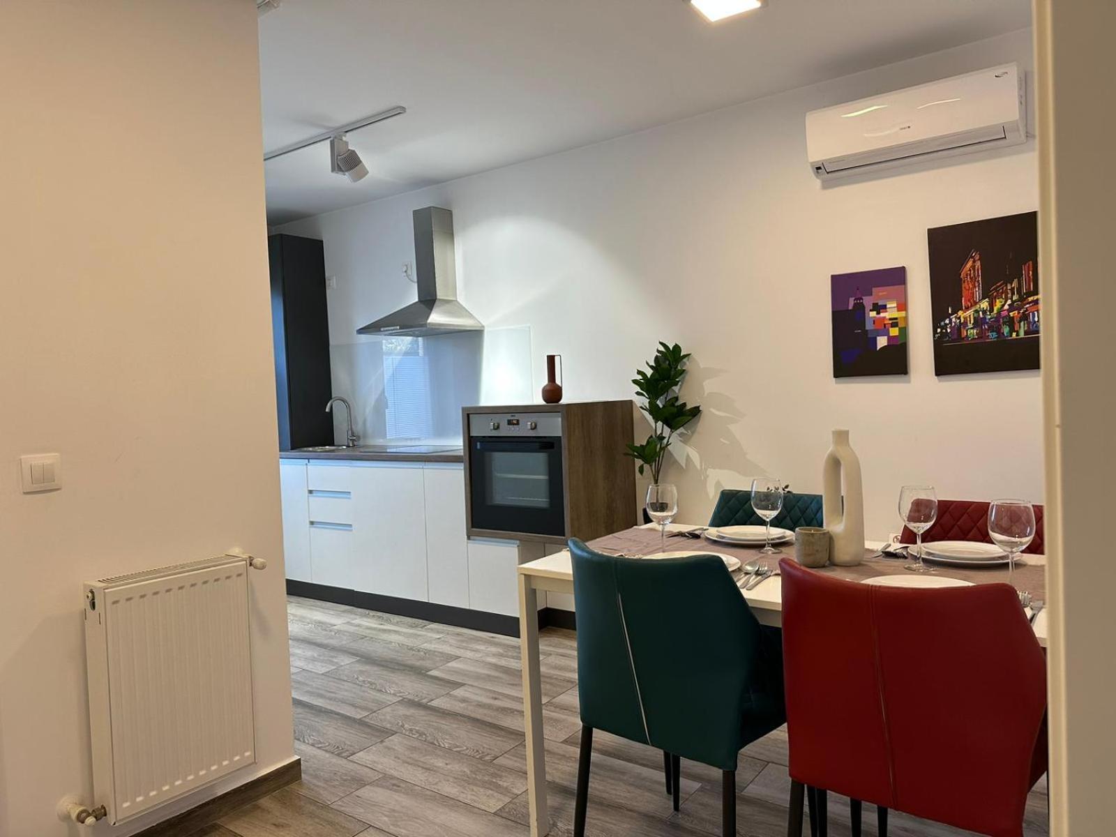 Luxury Glam Apartments & Studios Near Coresi Mall Brasov Luaran gambar